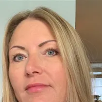 Mona søger job som sygeplejerske